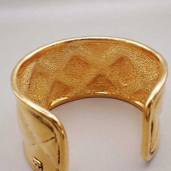 CHANEL CC Logo Matelasse Bangle Bracelet Gold GHW France Vintage 87RL336 - Picture 4 of 11